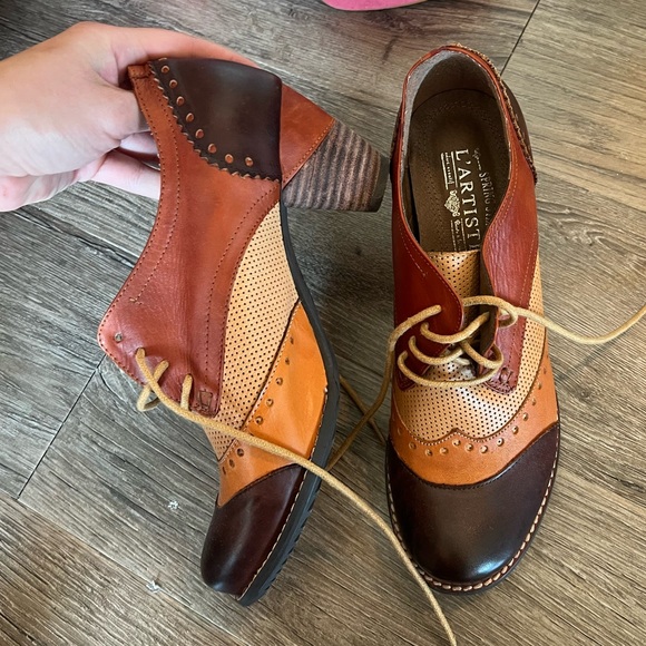 L’Artiste Vintage Inspired Heels - Picture 1 of 4